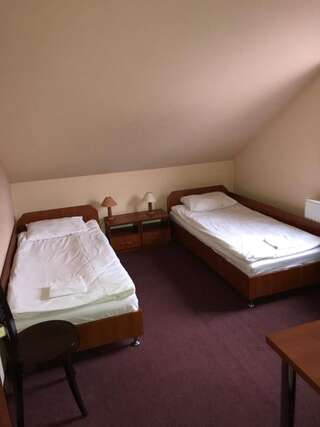 Мотели Noclegi Stokrotka Лежайск Стандартный двухместный номер с 1 кроватью и общей ванной комнатой-8